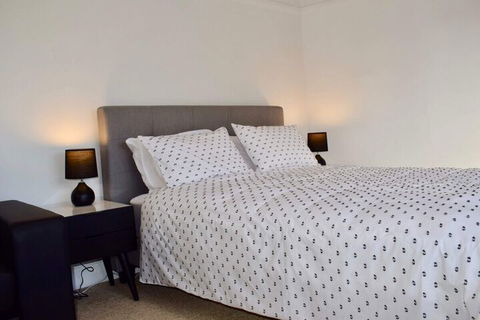 Comfortable 3 Bedroom Apartment In Trendy Haberfield - Sydney 4u 6