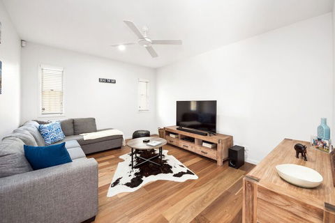 Pet Friendly, New House Peregian Breeze Drive, Peregian Beach - Accommodation Sydney 5