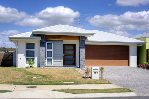 Pet Friendly, New House Peregian Breeze Drive, Peregian Beach - Accommodation Sydney 2