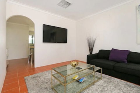 Safe & Secure 2 Bedroom Villa - Sydney Resort 0