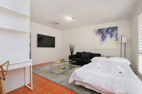 Safe & Secure 2 Bedroom Villa - Sydney Resort 3