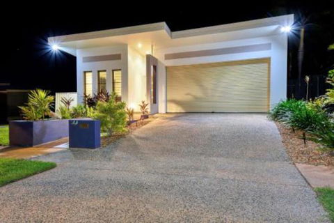 Luxury Darwin City Lights Jacuzzi Central Location Large House New Furnishings - Accommodation Sydney 0