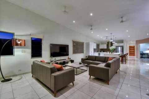 Luxury Darwin City Lights Jacuzzi Central Location Large House New Furnishings - Accommodation Sydney 5
