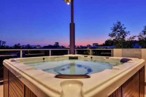 Luxury Darwin City Lights Jacuzzi Central Location Large House New Furnishings - Accommodation Sydney 6