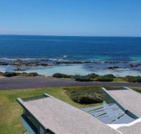 Boathouse nearly in the water  wonderful views - Accommodation Sydney