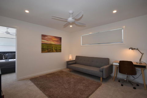 The Shae Luka Private Apartment - Sydney 4u 2