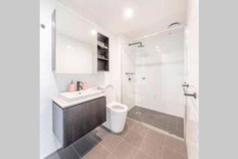 Modern Luxury 3 Bedroom Apartment With Sea Views - Sydney 4u 0