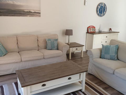 26 Satinwood Drive Low Set Modern Sleeps 8 - Sydney 4u 3
