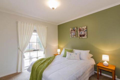 PERFECT On PYMBLE AVE - Sydney 4u 5