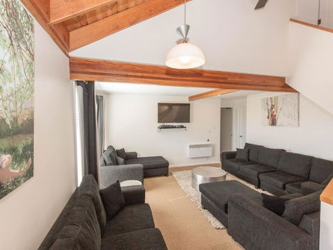 Kestrels Rest 1 / 116 Gippsland Street - Accommodation Sydney 1