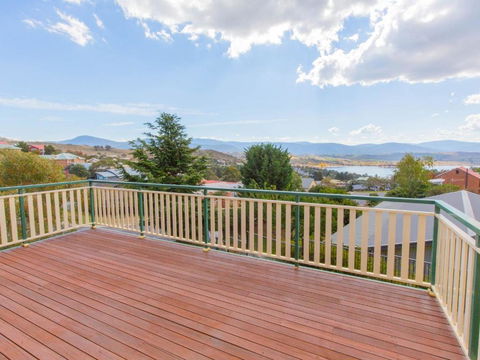 Kestrels Rest 1 / 116 Gippsland Street - Accommodation Sydney 6