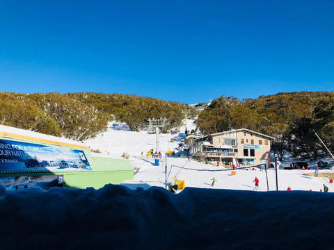 East 302 St. Falls - Sydney 4u 4