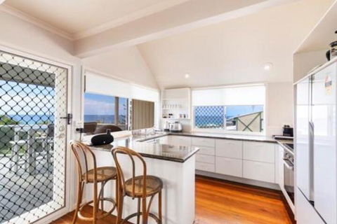 Casual Hamptons Living Sunshine Beach - Sydney 4u 0