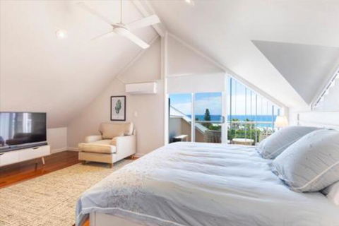 Casual Hamptons Living Sunshine Beach - Sydney 4u 6