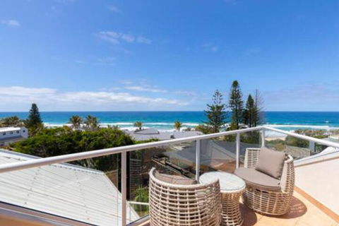 Casual Hamptons Living Sunshine Beach - Sydney 4u 4