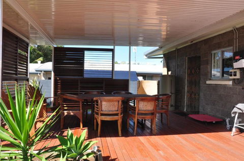 12 Zircon Street Renovated Beach Shack With The Perfect Blend Of Comfort & Coastal Cool - Sydney 4u 3