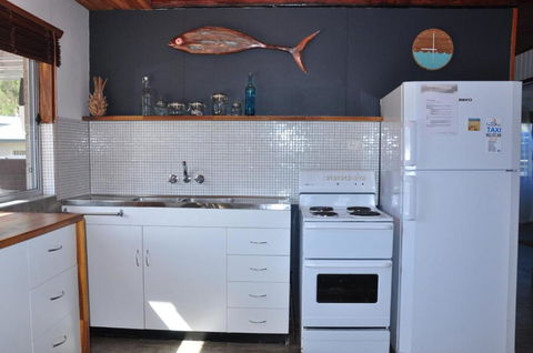 12 Zircon Street Renovated Beach Shack With The Perfect Blend Of Comfort & Coastal Cool - Sydney 4u 6
