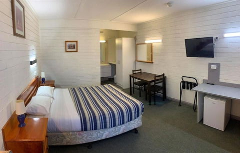 Finley Motel - Sydney 4u 5