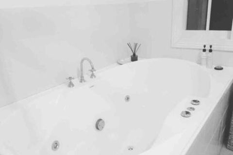 Eumundi Stay ( & Double Person Spa Bath) - Sydney 4u 4