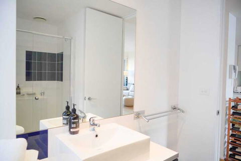 Trendy Modern 2BD Apartment Close To Beach & City - Sydney 4u 7