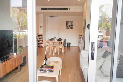 Trendy Modern 2BD Apartment Close To Beach & City - Sydney 4u 1