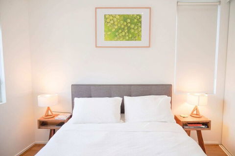 Trendy Modern 2BD Apartment Close To Beach & City - Sydney 4u 6