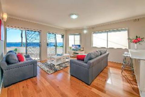 3 Bedroom Apartment Bayview Towers Unit 1 - Accommodation Sydney 1