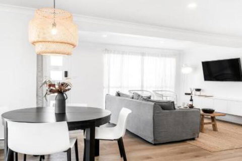 Your Luxury Escape Le Viti 5min Walk To Clarkes Beach - Accommodation Sydney 4