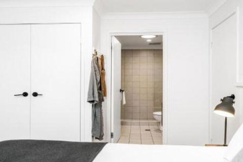 Your Luxury Escape Le Viti 5min Walk To Clarkes Beach - Accommodation Sydney 7