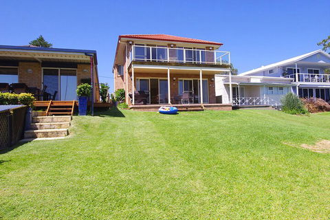 Blue Water At Mannering Park - Accommodation Sydney 1