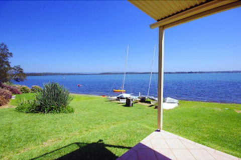 Blue Water At Mannering Park - Accommodation Sydney 0