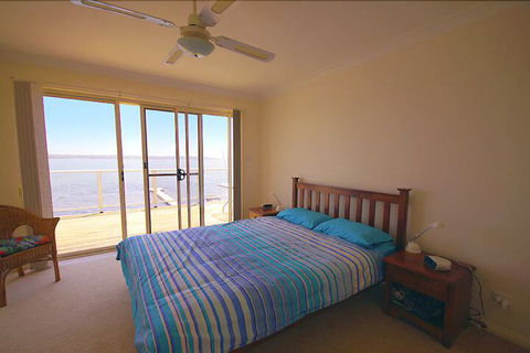 Blue Water At Mannering Park - Accommodation Sydney 5