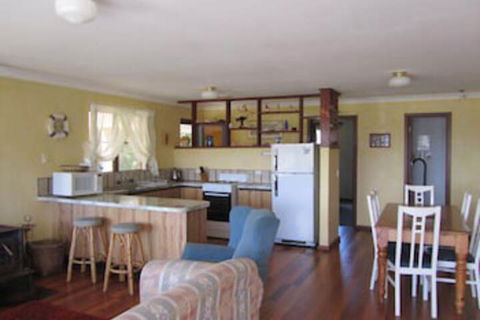 Jen's Beach House - Accommodation Sydney 6