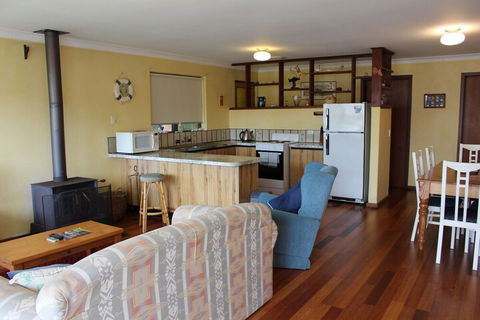 Jen's Beach House - Accommodation Sydney 4