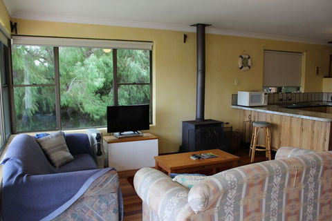 Jen's Beach House - Accommodation Sydney 1