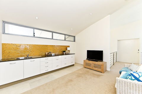 Whale View - Accommodation Sydney 6