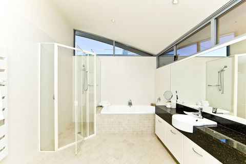 Whale View - Accommodation Sydney 4