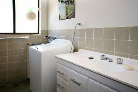 3 Bedroom House At Garuwa Street - Sydney 4u 2