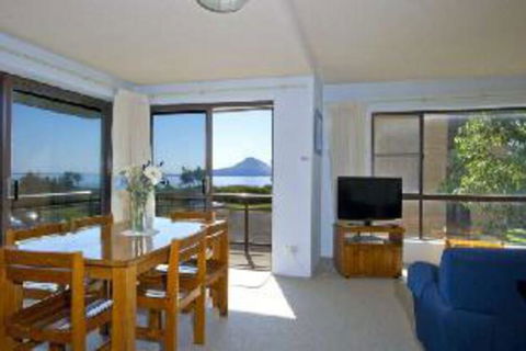 2 Bedroom Apartment Commodore Unit 3 6 Intrepid Close - Accommodation Sydney 2