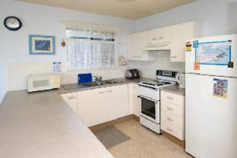 2 Bedroom Apartment Commodore Unit 3 6 Intrepid Close - Accommodation Sydney 4