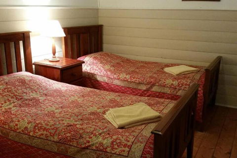 About Town Cottages - Sydney 4u 4