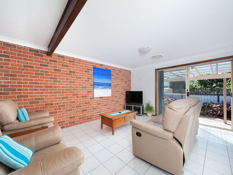 Little Rocky At Fingal Bay - Sydney 4u 4