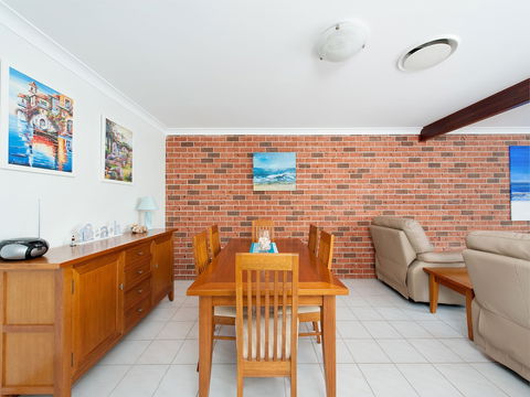 Little Rocky At Fingal Bay - Sydney 4u 3