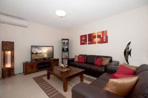 2 Bedroom Apartment Kiah Unit 16 / 53 Victoria Parade - Sydney 4u 2