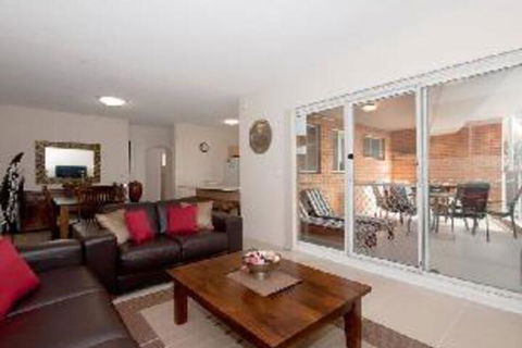 2 Bedroom Apartment Kiah Unit 16 / 53 Victoria Parade - Sydney 4u 3