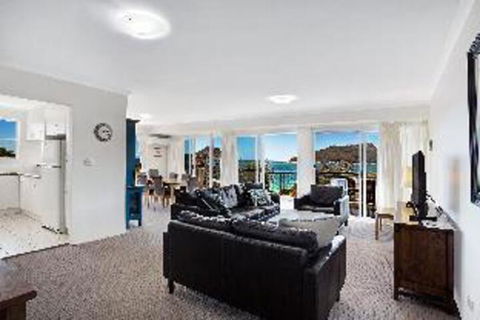3 Bedroom Apartment Albacore Unit 6 12 Ondine Close - Sydney 4u 0