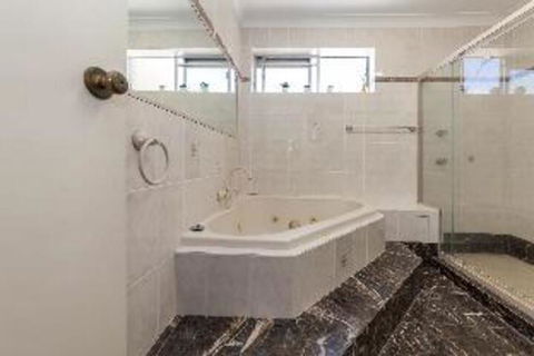 2 Bedroom Apartment Laman Lodge Unit 5 - Accommodation Sydney 4