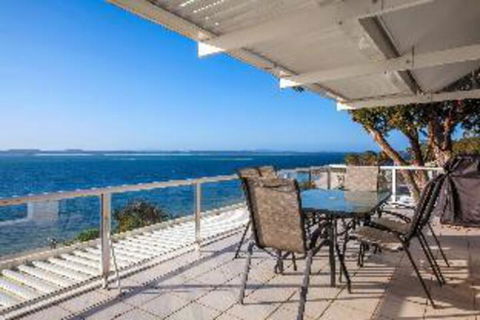 3 Bedroom House Classic View 2 / 49 Victoria Parade FREE WIFI - Accommodation Sydney 0
