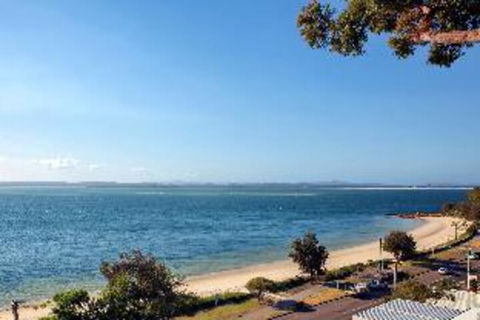 3 Bedroom House Classic View 2 / 49 Victoria Parade FREE WIFI - Accommodation Sydney 4