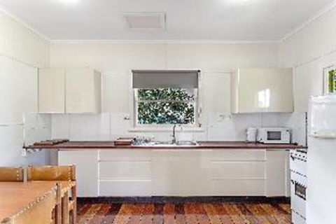 1 Bedroom House Government Road No. 102 PET FRIENDLY - Accommodation Sydney 4